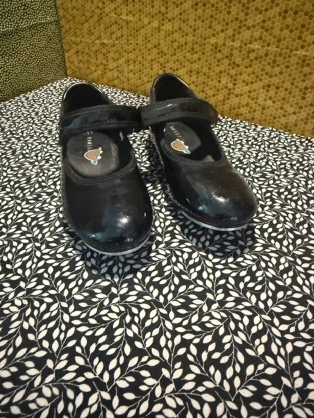 GIRL'S BLACK SIZE 11 TAP SHOES FREESTYLE